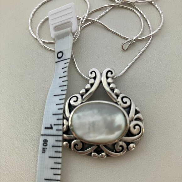 925 Sterling Silver Necklace with Mother of Pearl Pendant & 925 Chain 18" - Picture 5 of 6